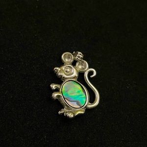 🌸 5 for $25 // Vintage abalone shell pendant charm mouse